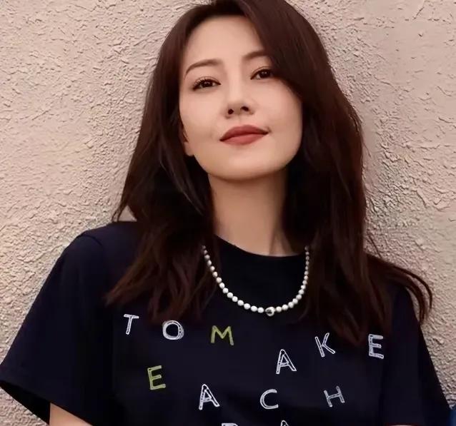 高圆圆曾说，她是家里混的最差的一个，我还以为是这小姑娘谦虚，查了一下才发现，原来