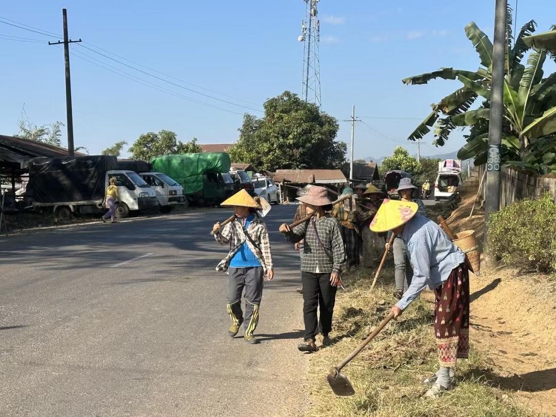 果敢同盟军的木邦县，又在修理公路了！在缅北地区有一个问题，就是各条主要道路上