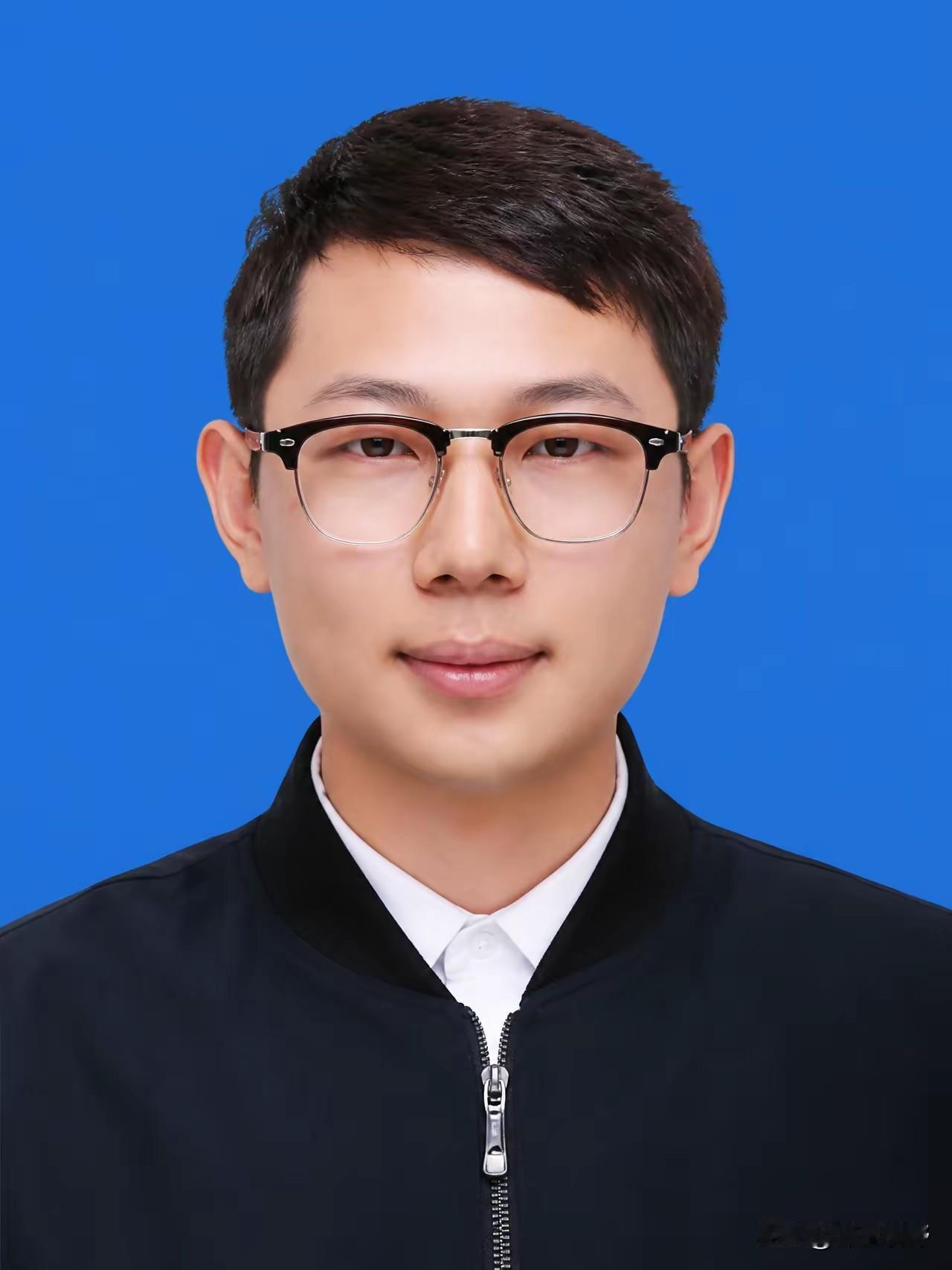 彭清林，男，白族，1992年10月生，浙江省杭州市美团外卖配送员。2025年7月