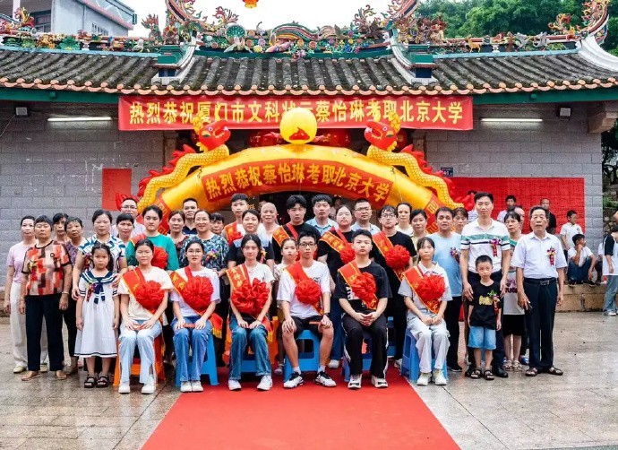 父母得上辈子拯救银河系，才能生这智慧与颜值齐飞的女儿吧？有这样的女儿父母不知能有