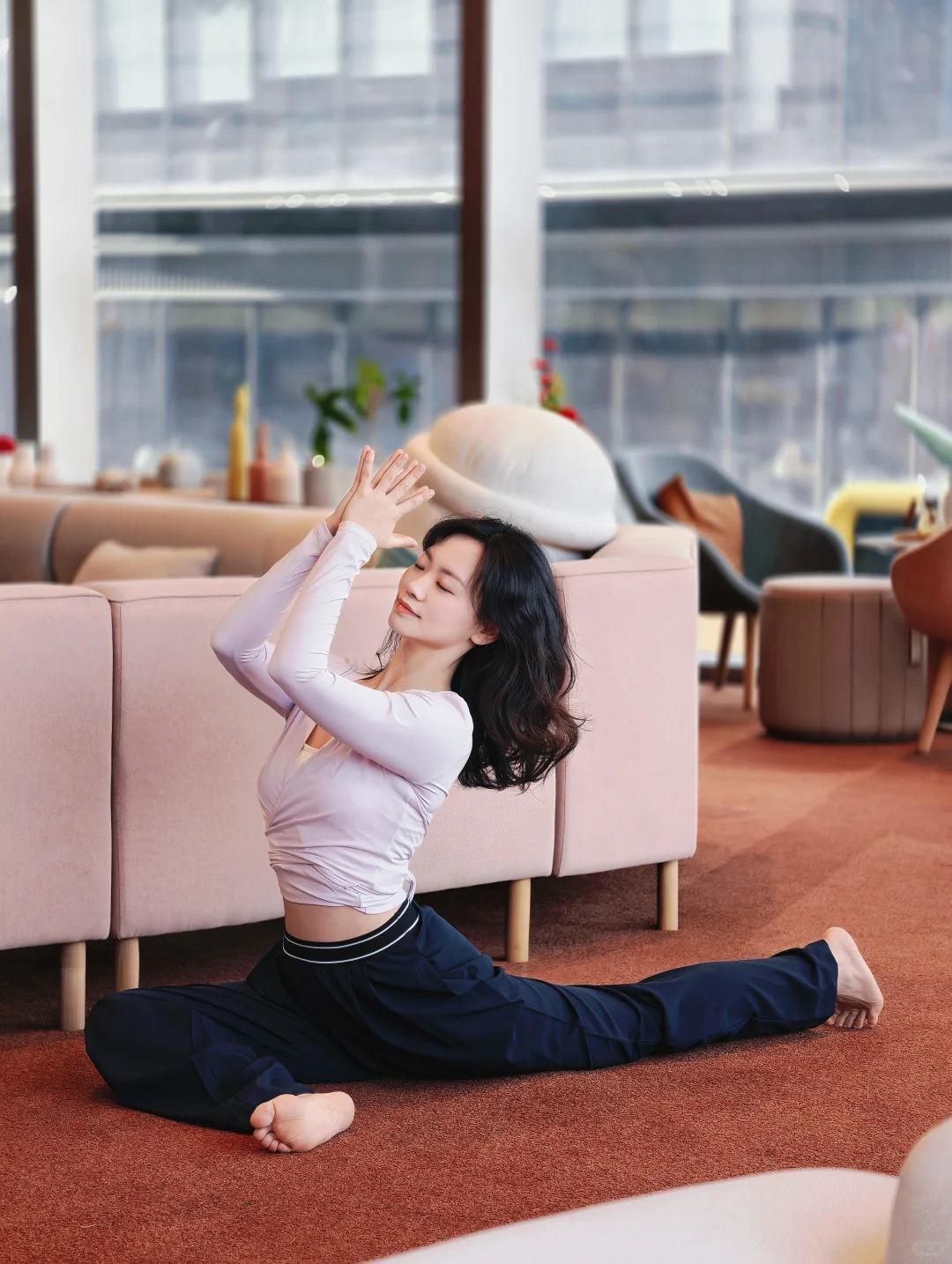 瑜伽启新，万事顺意✨以一呼一吸唤醒身体觉知，以一伸一展解锁内在力量。不必追求极