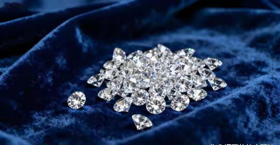 美:老三你怎么会有这么多钻石出口到我家英:也出口到我家了他家的钻石不仅