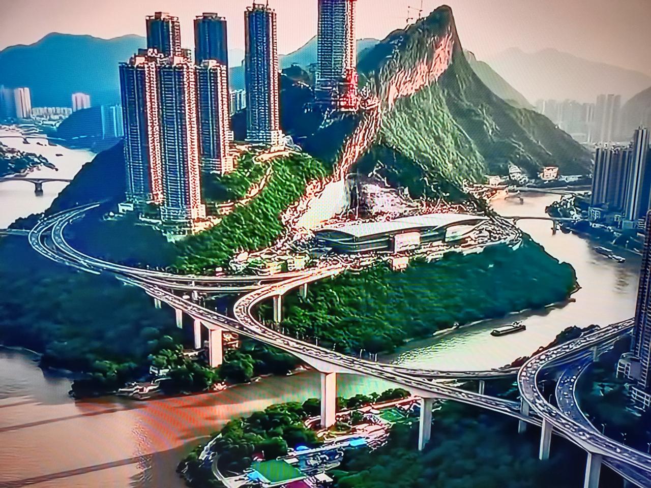 这张图片，是重庆要在这里建一个重庆东站。