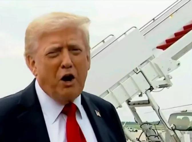 福克斯新闻消息，当地时间26日，美国总统特朗普在社媒发文，强烈抨击《纽约时报》刊