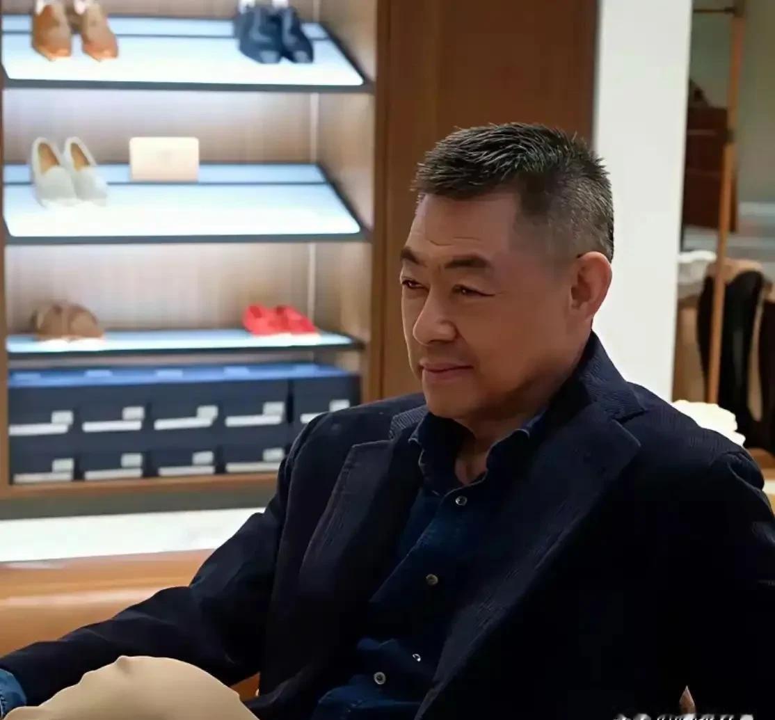 我一直以为朱珠只是“美”，直到我扒了扒她的家底，下巴差点掉下来。爷爷，朱虚之，