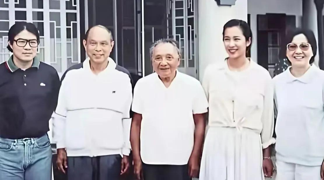 离了婚的朱玲玲，对于霍家的大事小情，为啥仍然可以像女主人一样，进进出出，始终被当