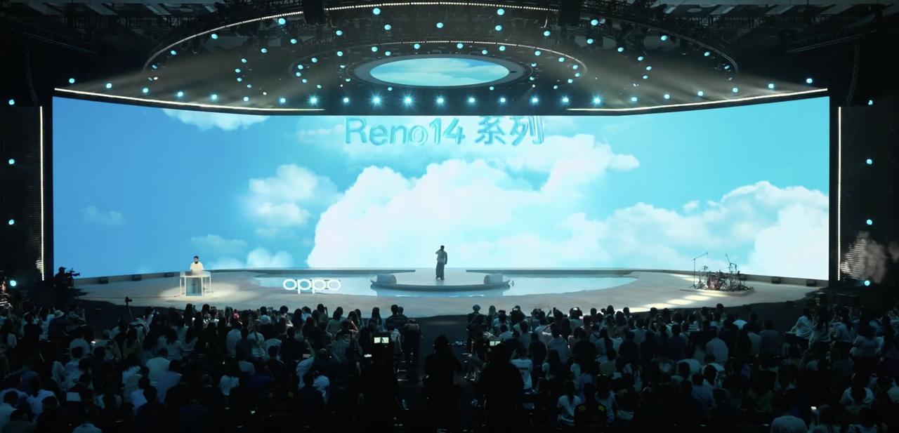 OPPOReno14系列发布会正式开始，开场是Reno的主打歌热场。这次没