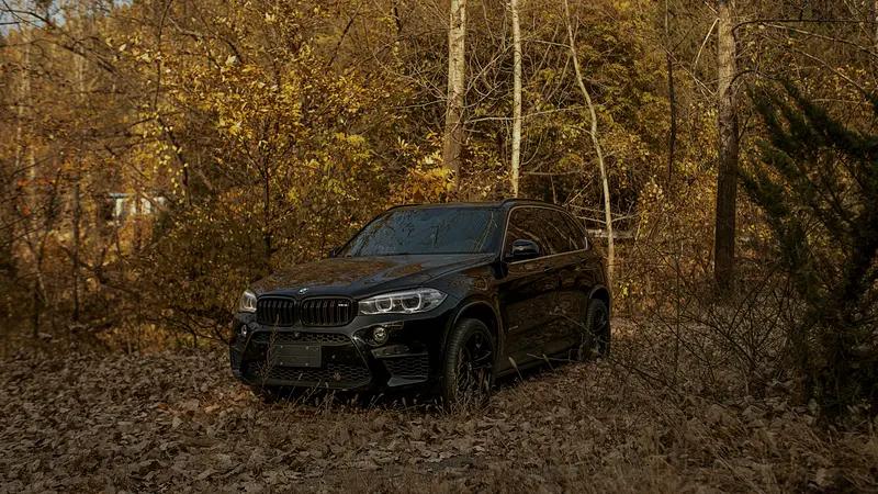 宝马X5和奔驰GLE比，哪个好？目前来看的话，宝马X5是国产的，性价比更高一