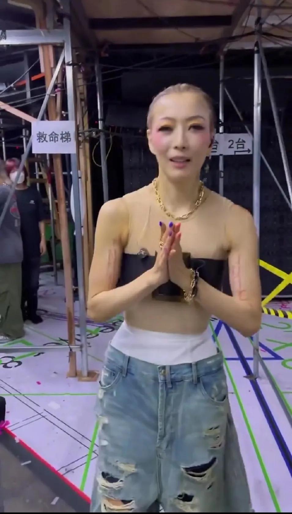 没眼看，这还是以前那个喜欢的郑秀文吗？郑秀文我非常喜欢的歌手，演艺生涯为大家