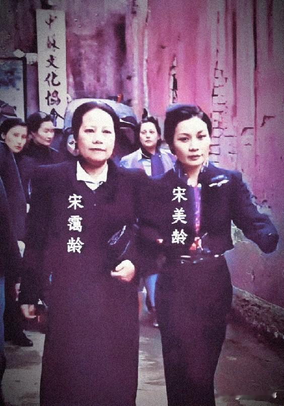 蒋经国上海打虎，到底停在谁手里1948年8月20日，38岁的蒋经国到上海督导经济管制，名义上是助理，