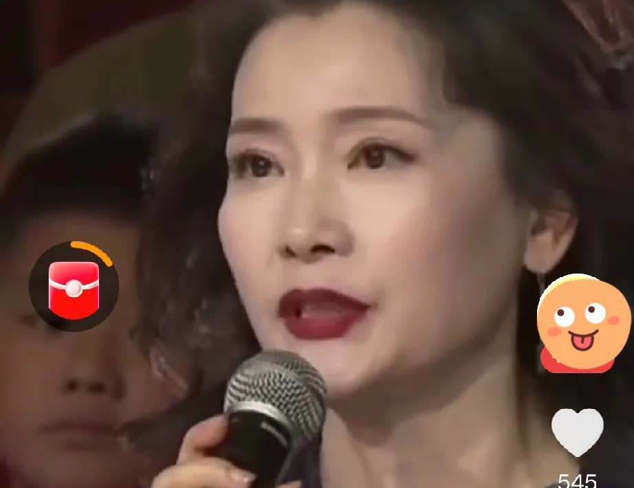 聊热点在一次《梨园春》节目中，白燕升礼貌且语气平稳的说了句:“有请何赛飞老师
