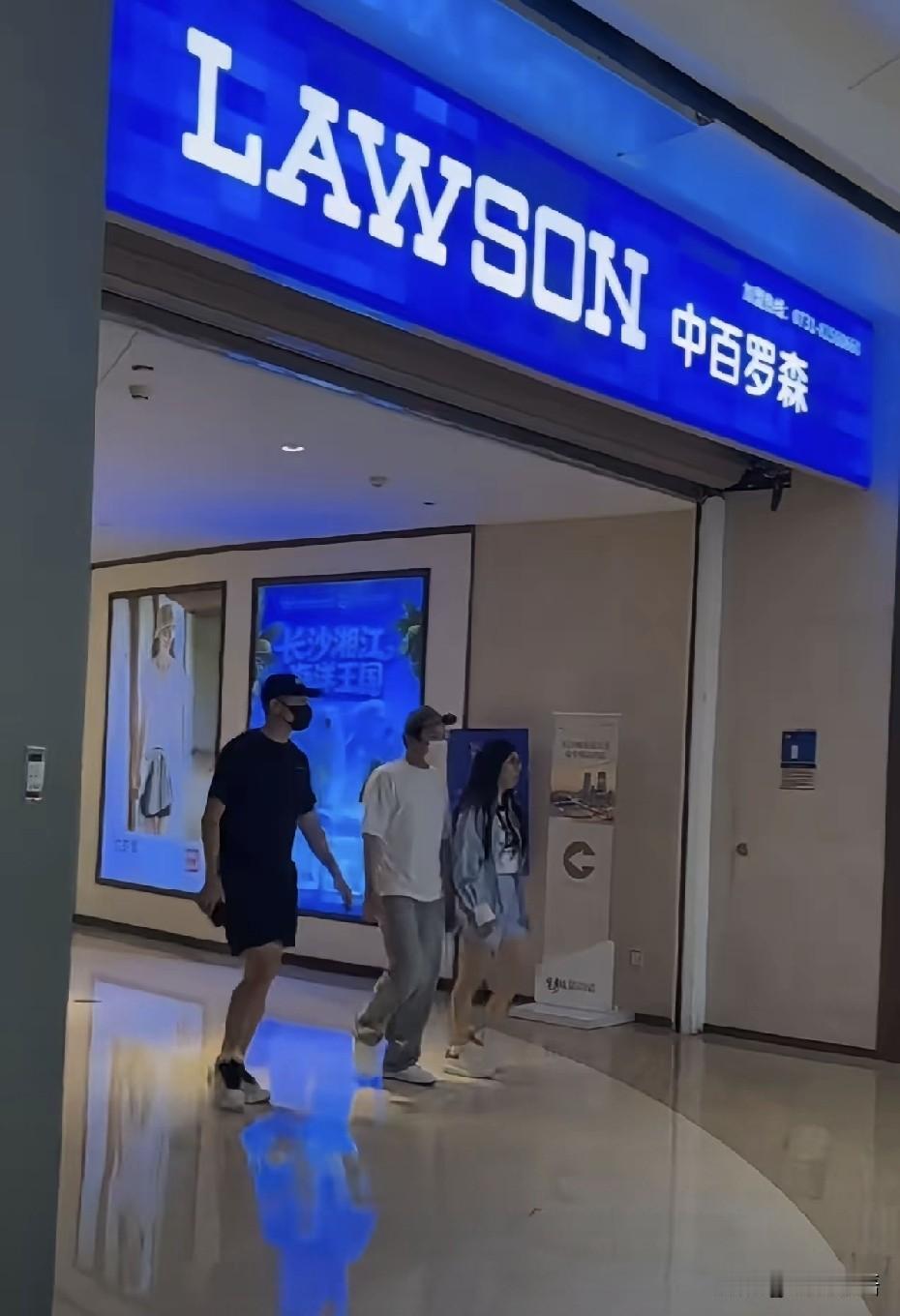 徐志胜也来长沙许昕的比赛了。许昕/马龙的男双真的就是快乐乒乓了，赛后松弛感满满