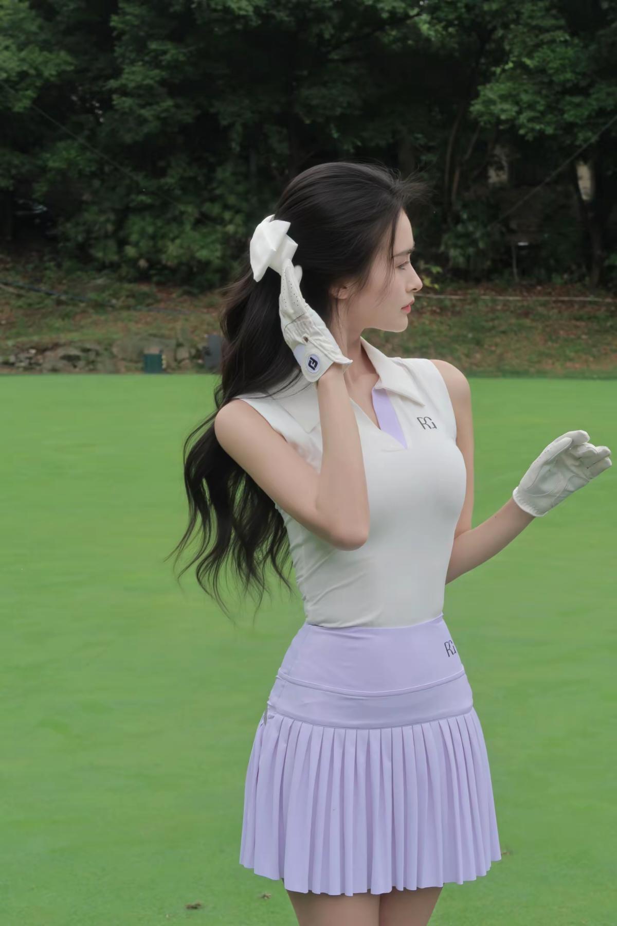 高尔夫少女，挥杆的优雅与自信！🏌️‍♀️💕