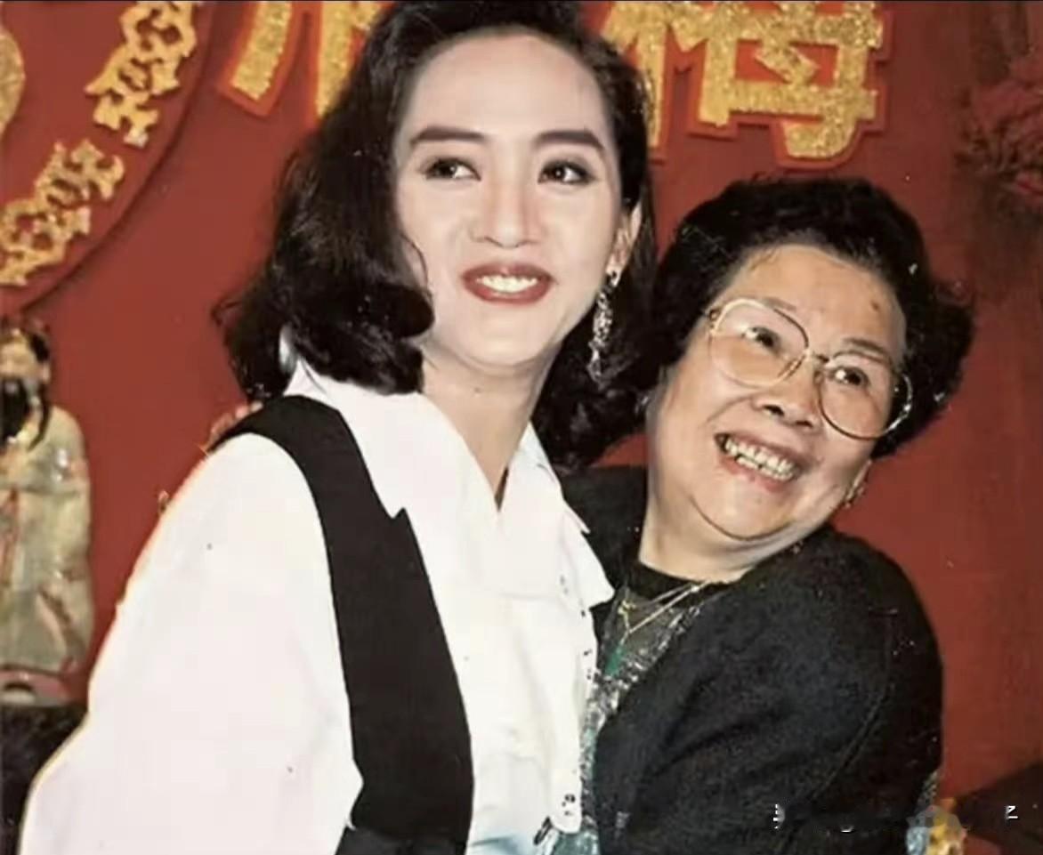 钱再多有啥用！梅艳芳母亲去世，享年102岁……8月30日，据港媒报道，梅艳芳母