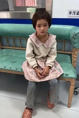 “不怕女孩美，就怕穷人的女孩美！”云南昆明，一医生给留守儿童就诊时，无意间发现一