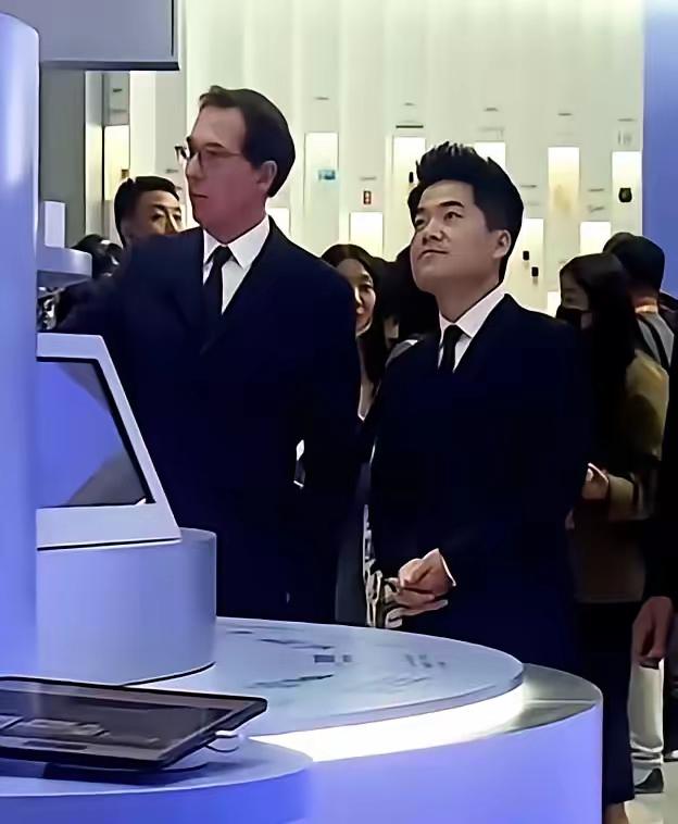 5000万一场直播，奢侈品牌也低头了​​​董宇辉把一支口红卖到5000万，LV