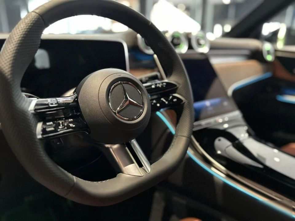 BBA降价潮席卷4S店，老车主心凉半截，新能源车却悄悄抢了风头