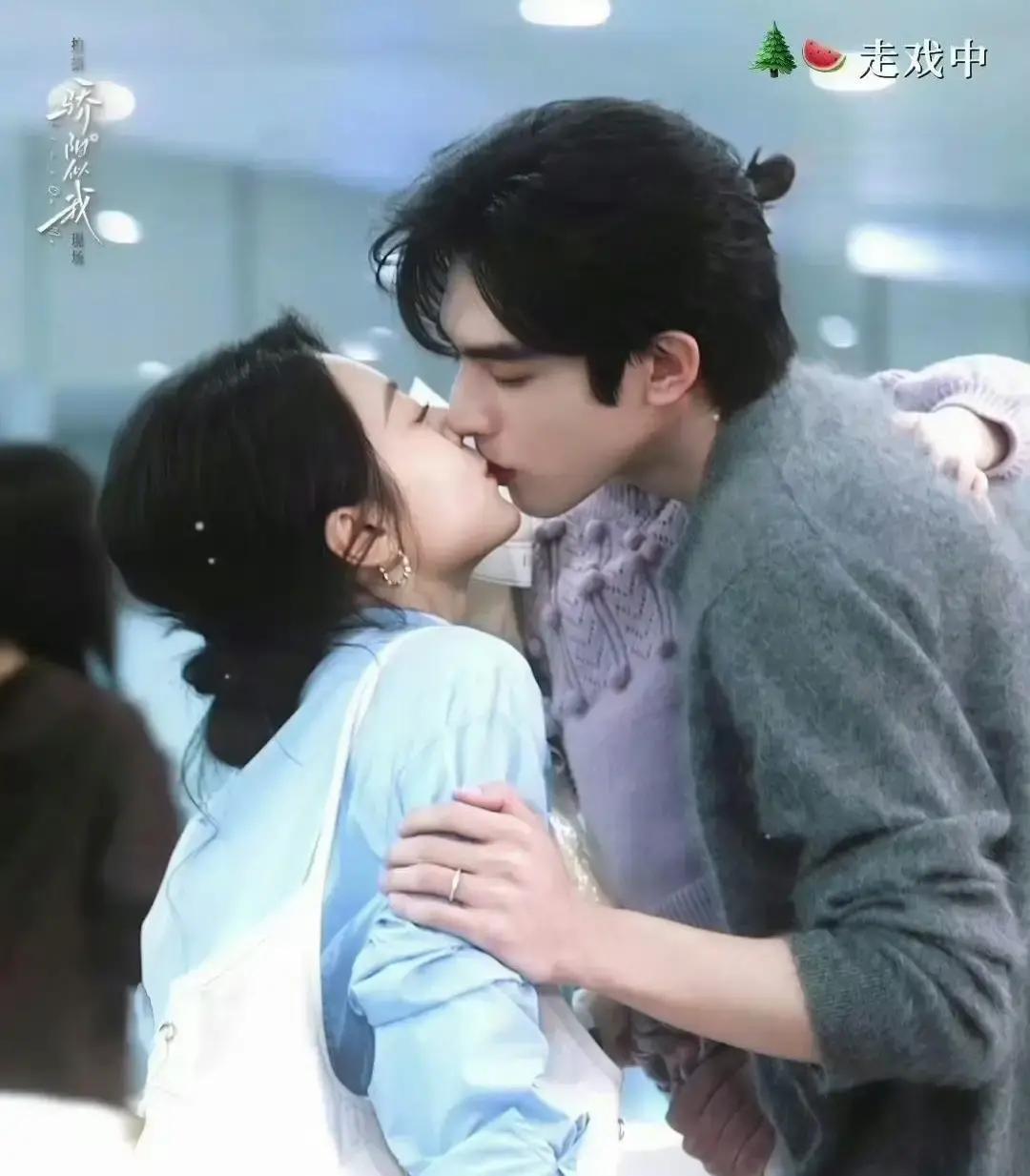 《骄阳似我》的男主，从第一集开始就换人了。不是编剧乱改。是顾漫埋了十年的伏