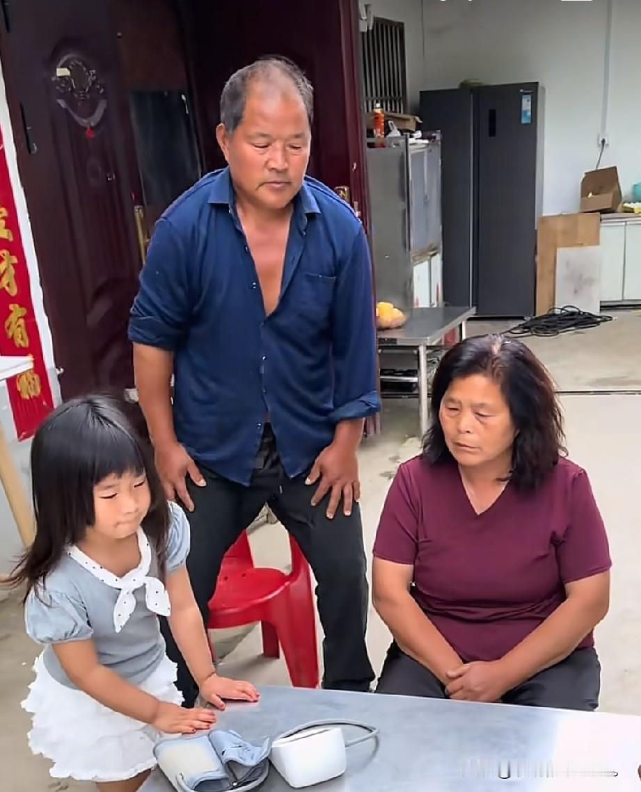 小故事！李佳这小院，可真是太热闹了，这两天听说李佳要带着，老爷子