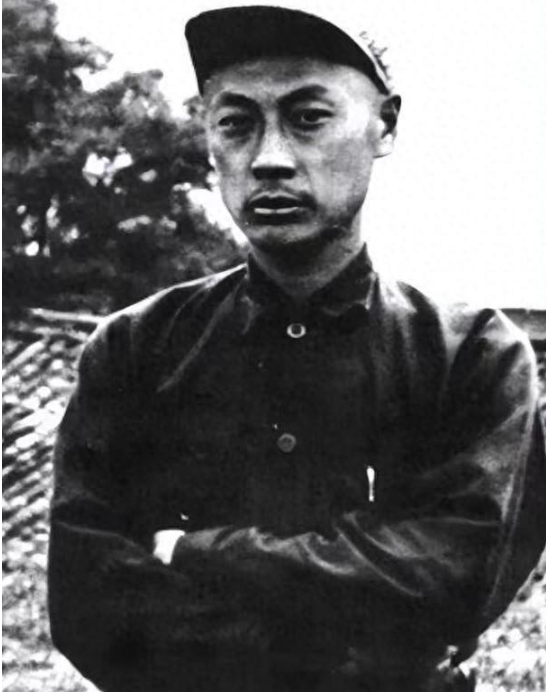 1937年，陈毅被叛徒诱骗下山，途中他觉得口渴，于是拐到一农户家里喝水，却因为农