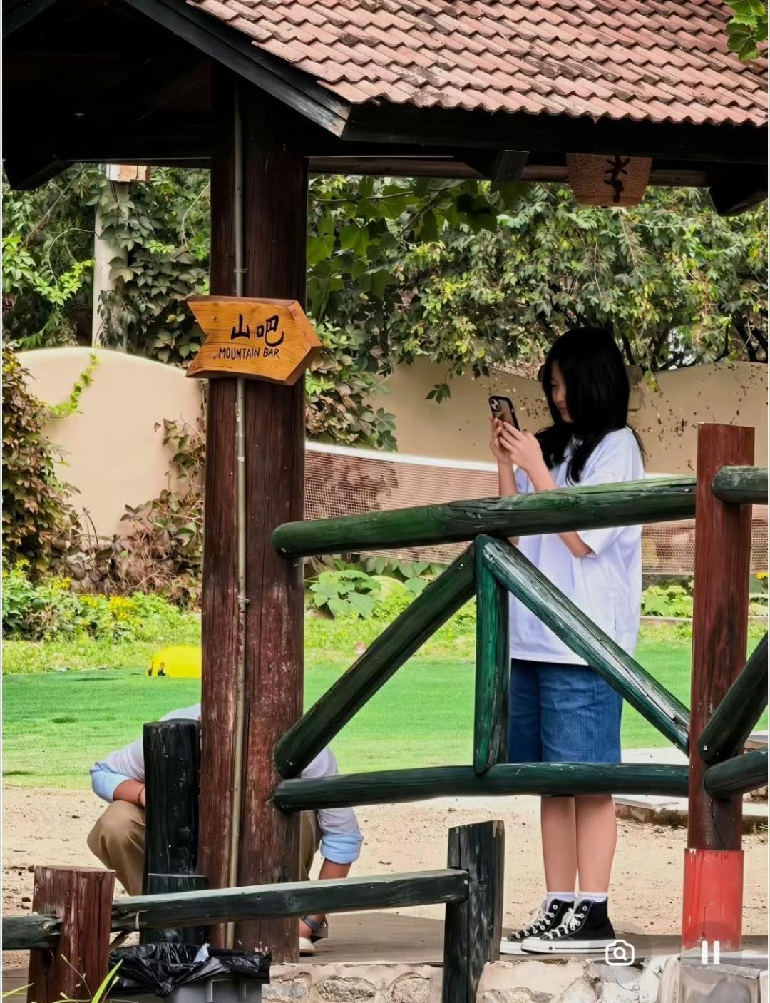 其实不想让孩子曝光，汪小菲可以有个办法，起诉一次偶遇路人就行了。大S生前