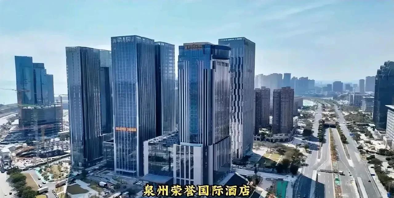 中央政府规划支持泉州建设50平方公里新城以及现代化港口，目前正在大力推进建设当中