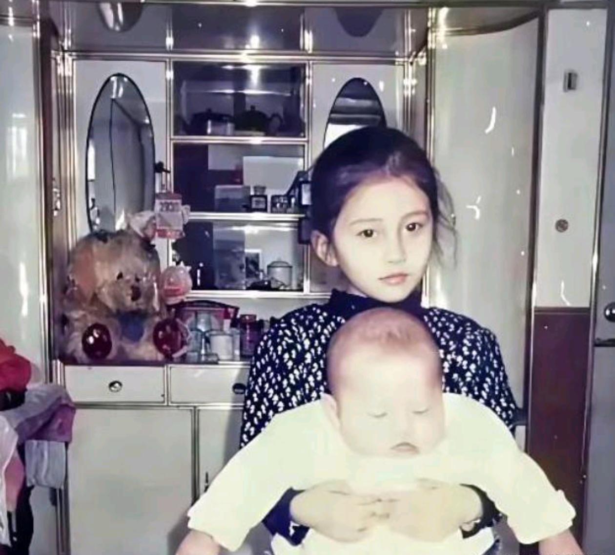 十八年后这对姐弟谁的变化最大？