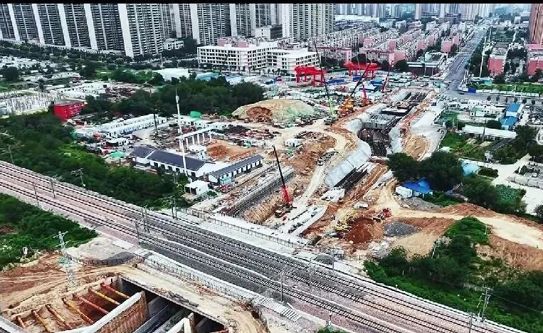 石家庄市汇明路与仓丰路这儿最近事儿还不少。仓丰路（中华大街-胜利大街）管廊工