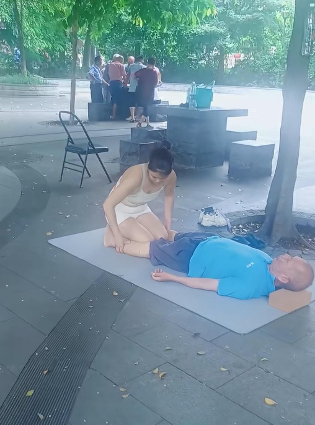 我想知道，这样的按摩是不是正经的？这几天老头天天往这边跑！