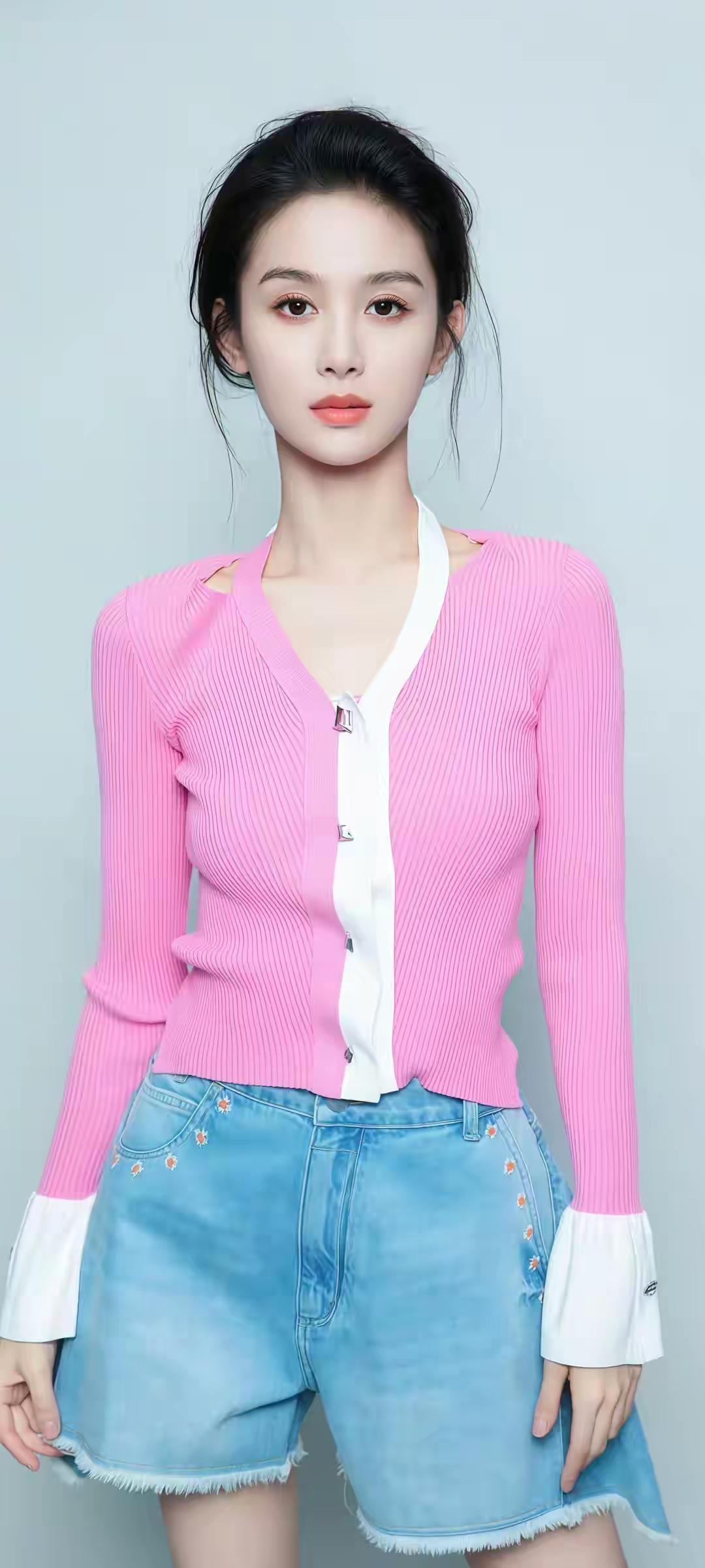 三线演员吴施乐，长的有点像娜扎。2000年出生的长沙湘妹子，眉清目秀，水灵灵的。