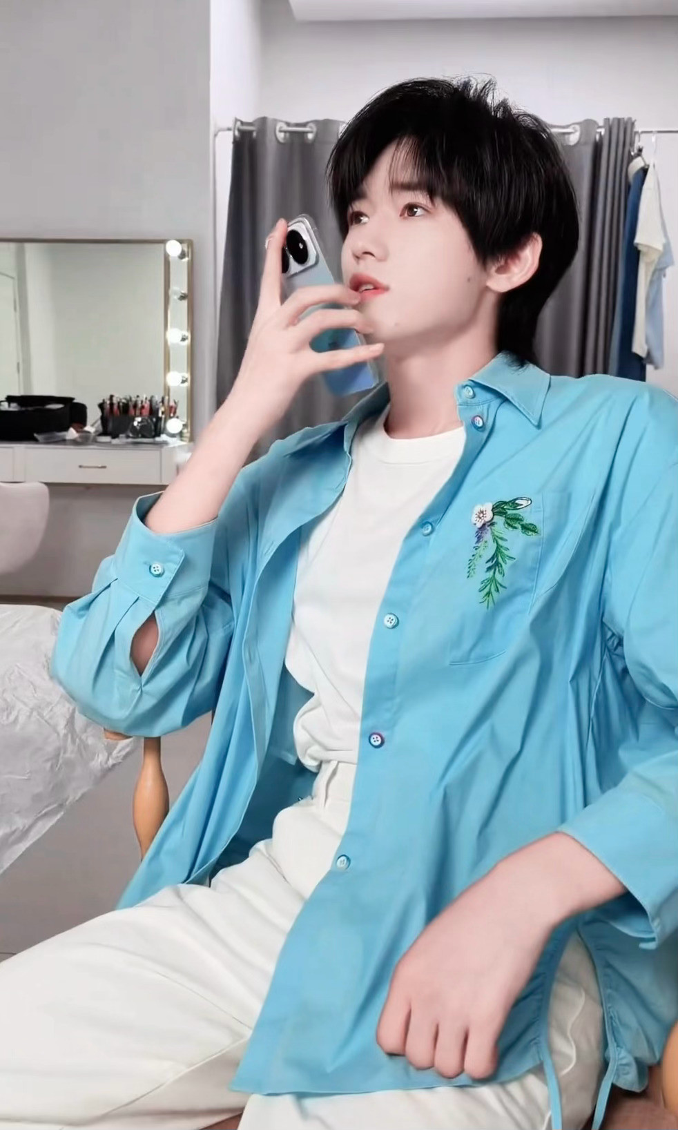 小狗眼睛亮亮的​​​