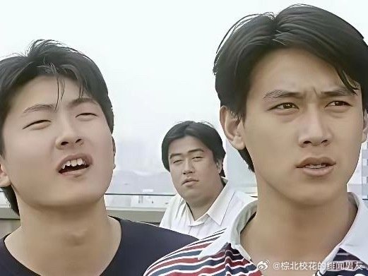 陆毅身边的眯眯眼男人是郭京飞？压根没认出来。​​​