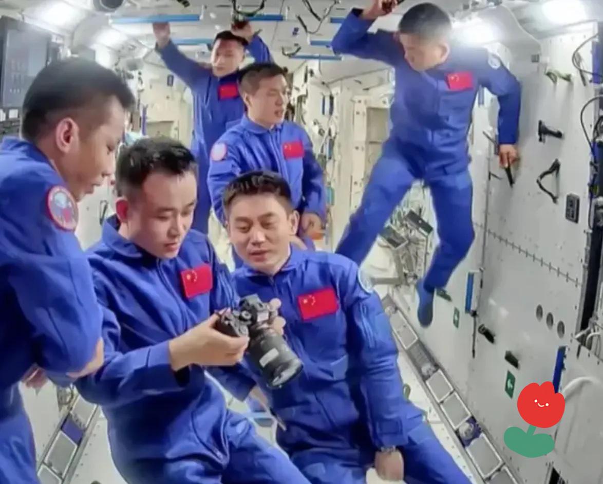 揪心！神舟二十号返航遇突发状况，2毫米太空碎片竟逼停“回家路”，全国人都在为陈