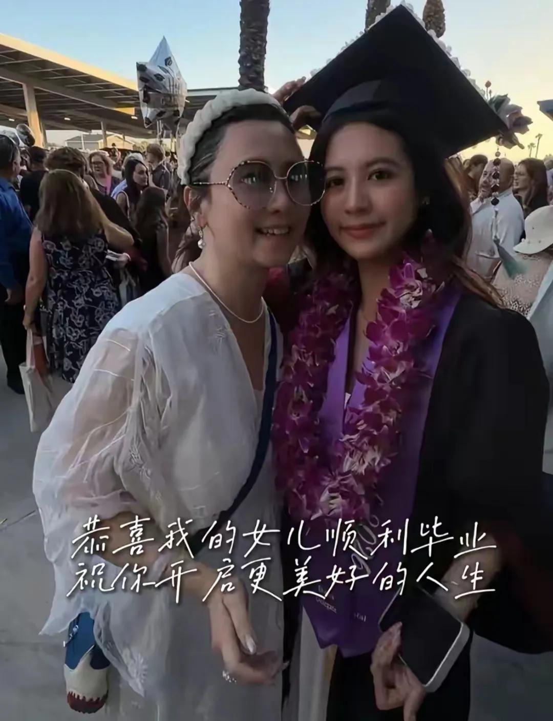 她女儿是混血吗？真的很漂亮，五官比妈妈更立体而且还很优秀能看得出来妈