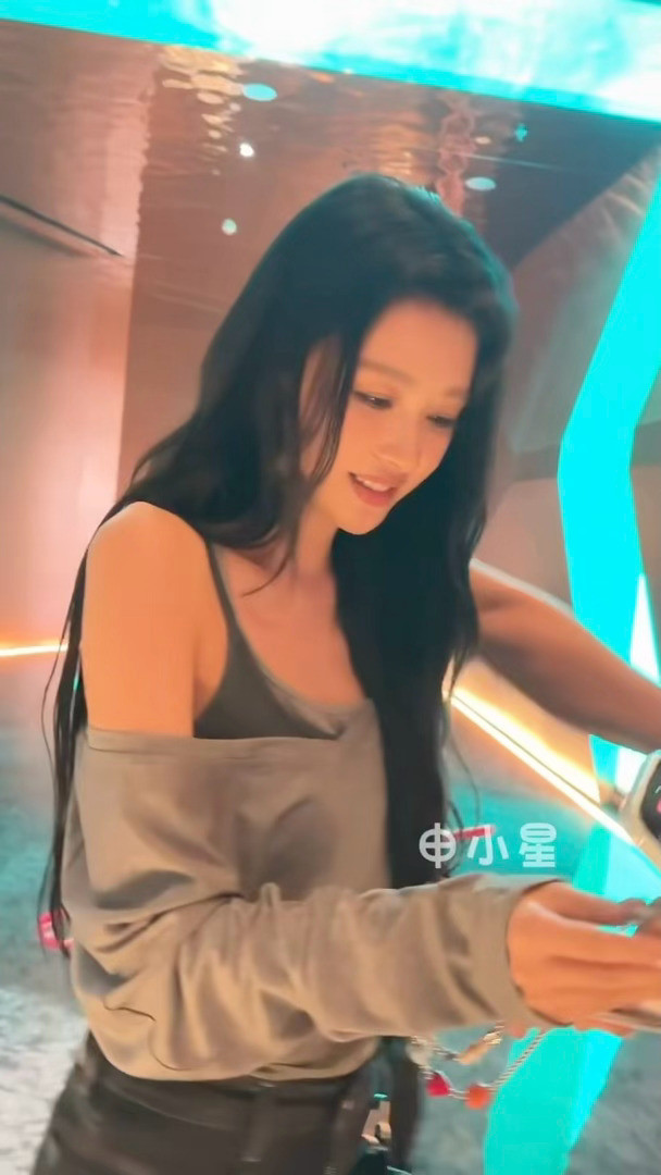 啊啊啊啊孙怡你怎么这么会媚！！孙怡读粉丝信害羞了孙怡反撩粉丝