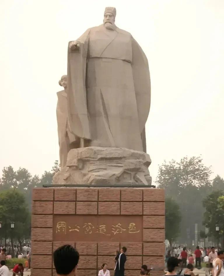洛阳具有千年的悠久历史，改名从微乎其微。洛阳牡丹甲天下，若问古今兴废事，请