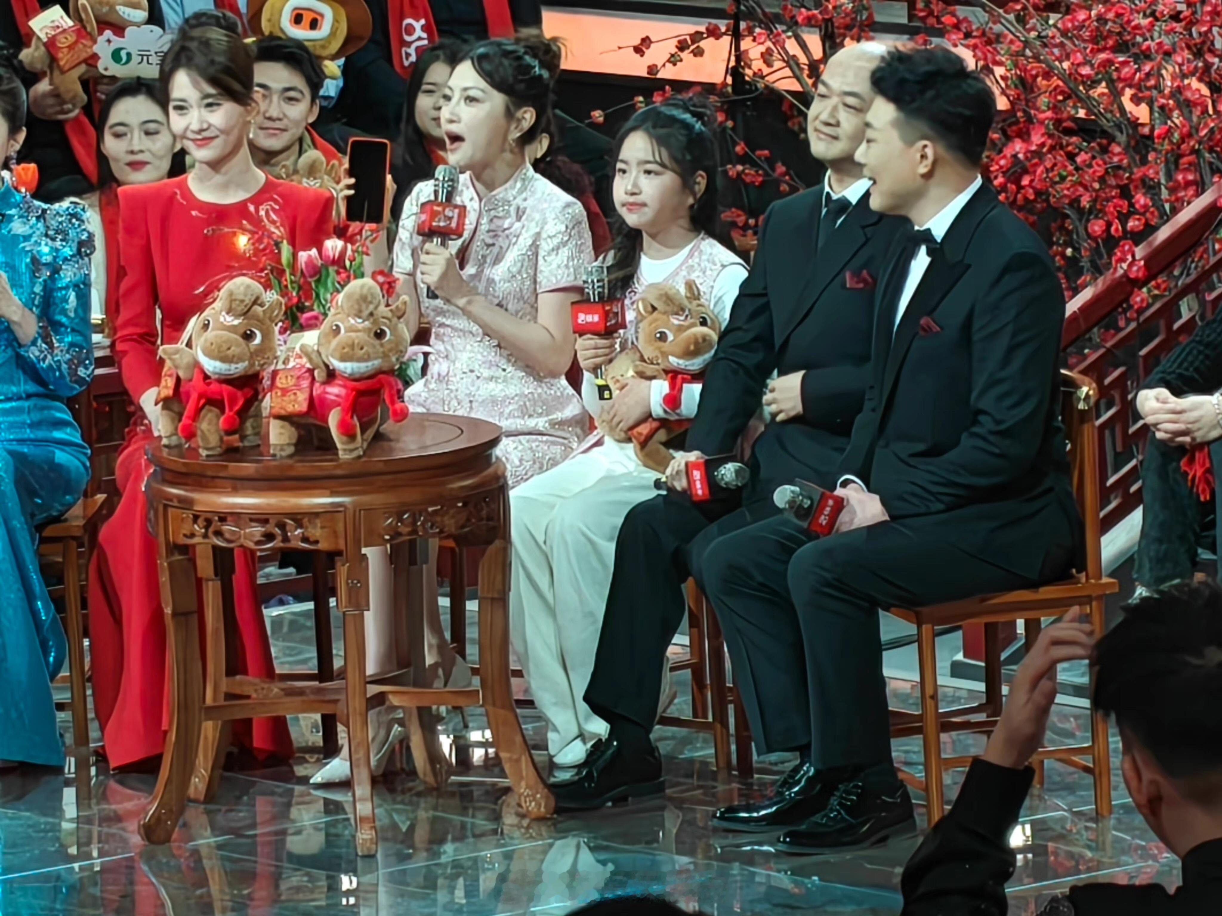 包贝尔包文婧带女儿参加辽视春晚包贝尔包文婧10岁女儿身高包贝尔包文婧一家参加