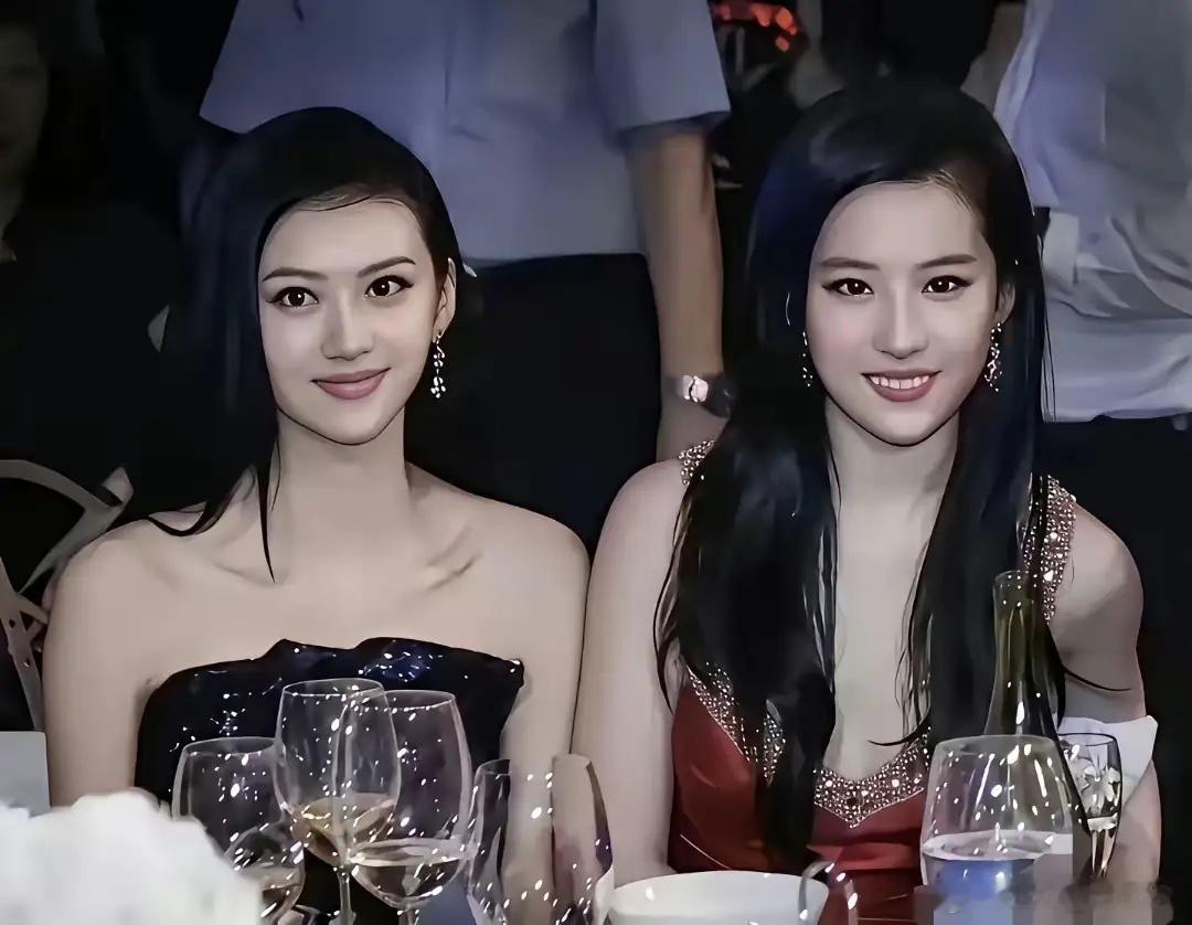 周星驰说，美女是对比出来的，景甜与刘亦菲、张柏芝的合照，明显还是景甜胜出​​​