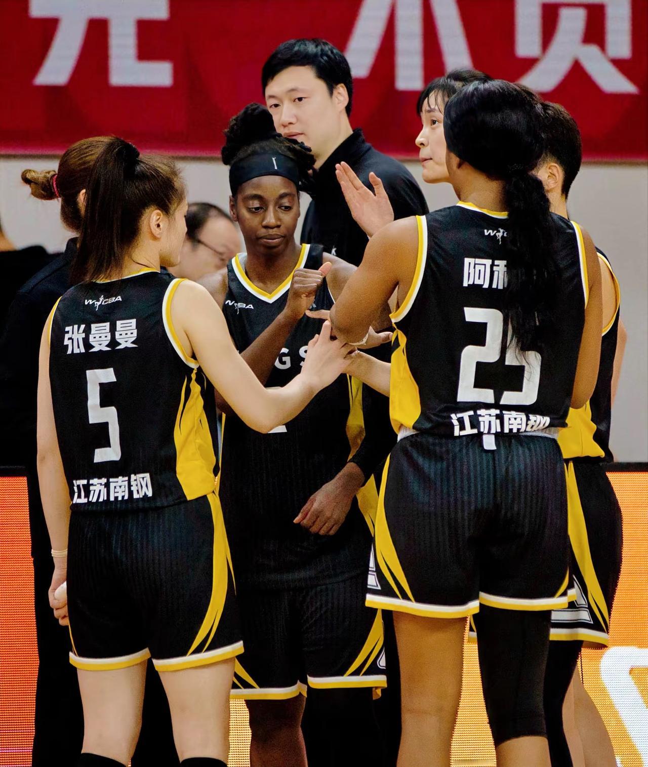 今天WCBA的比赛根本看不过来！因为今晚的四场比赛都很有看点，是不是要转给四台