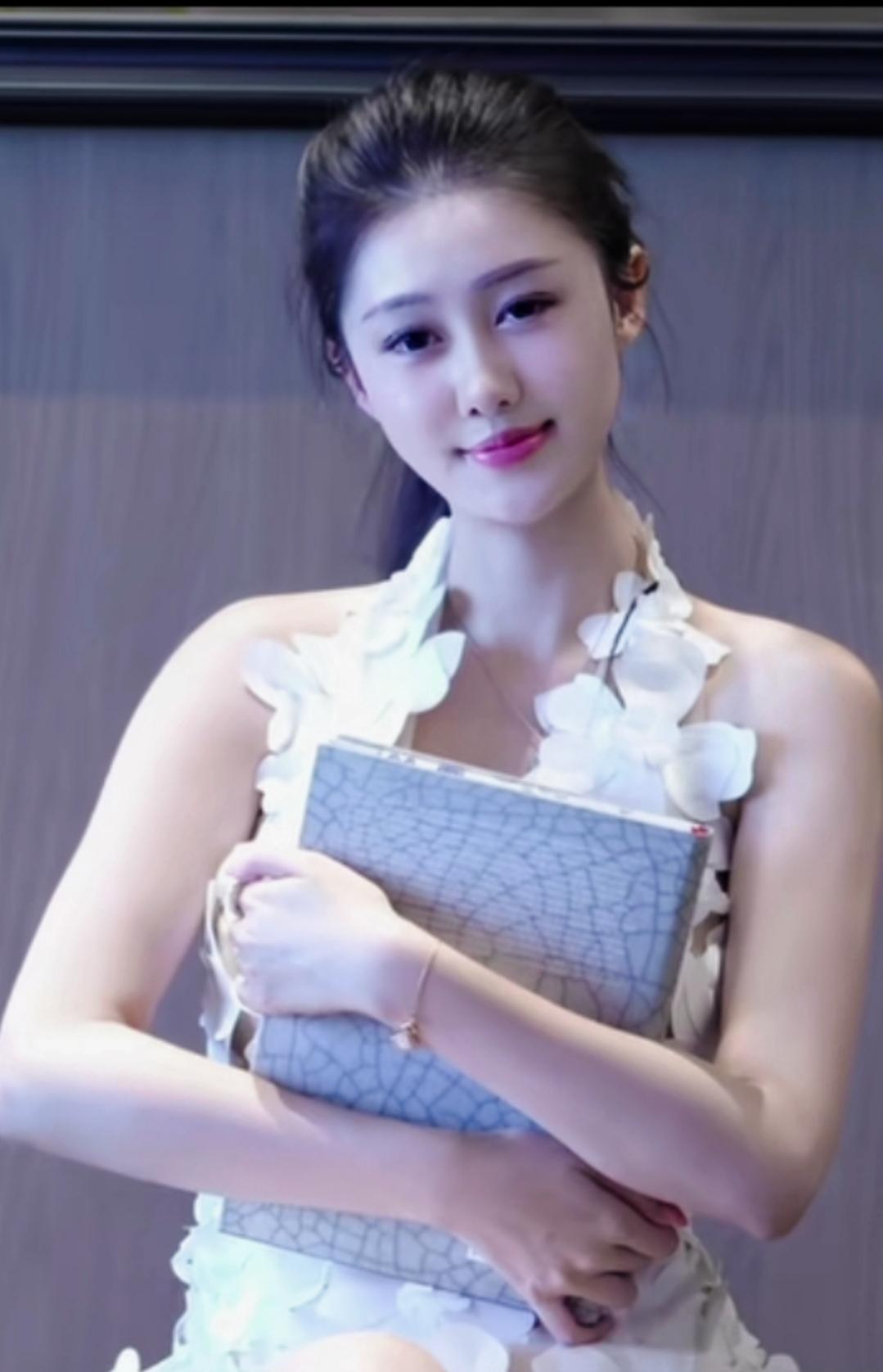 花间笑语，梦回江南。