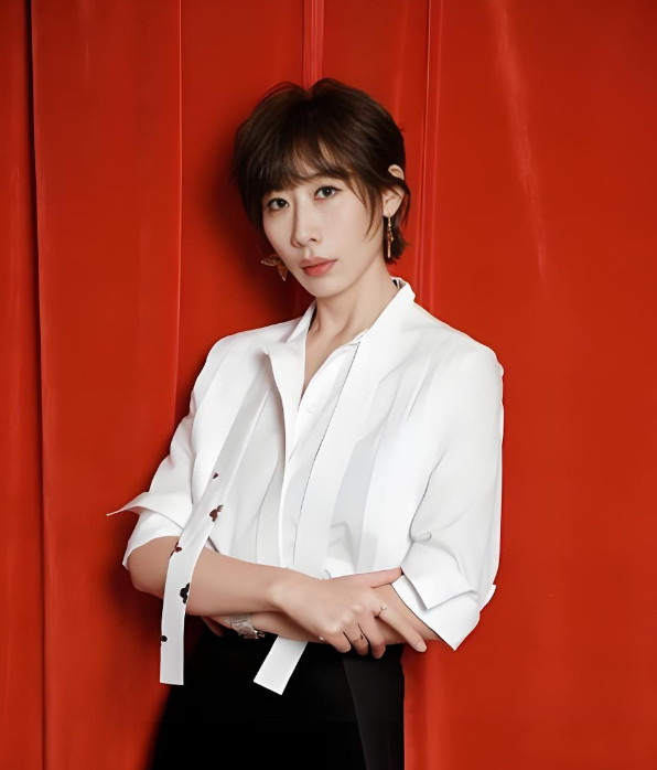 9月29日，金鹰奖今晚19:30在长沙现场拆封。先说个真事，昨天我自己差点被一份