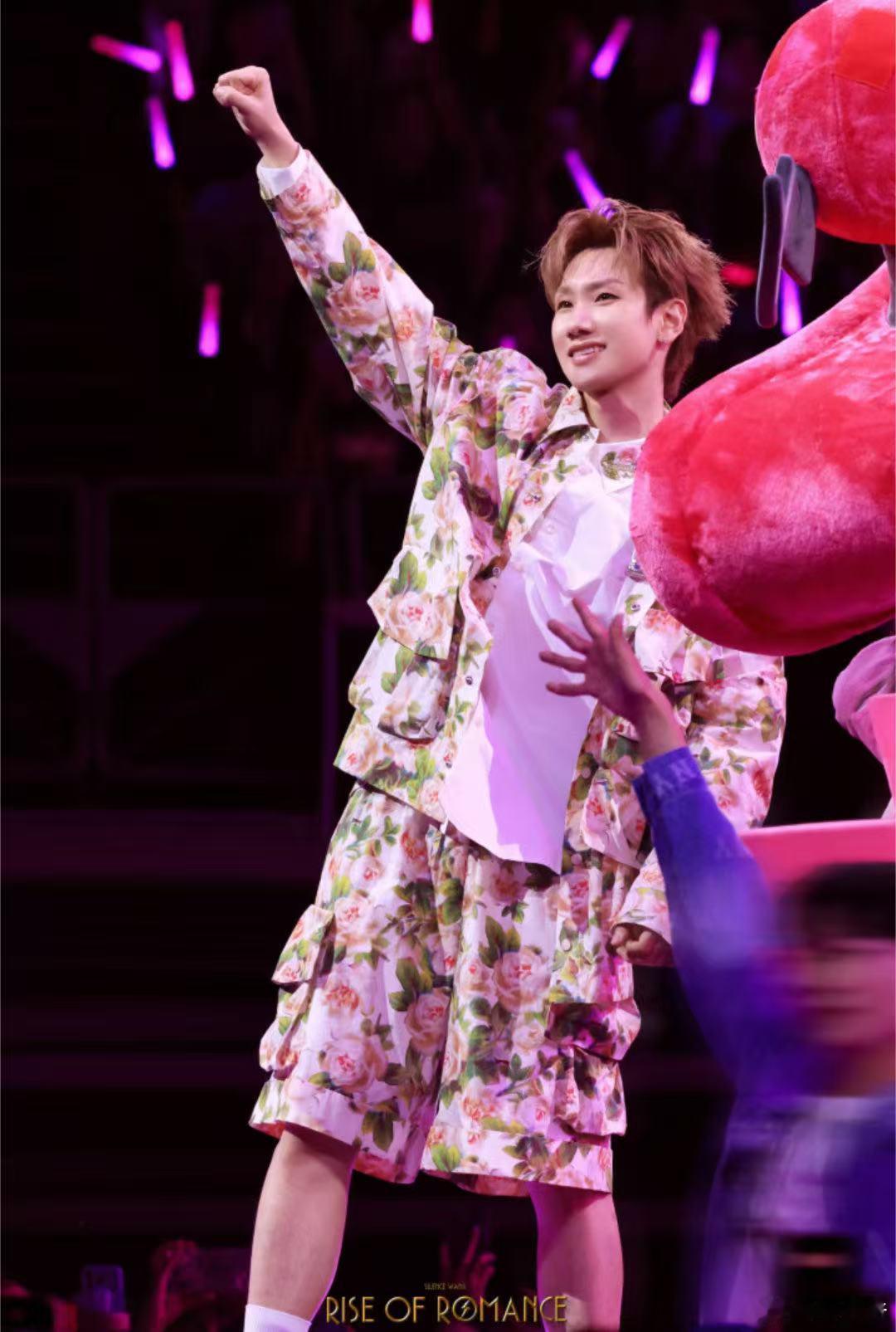 汪苏泷的兵把音乐节开成演唱会汪苏泷回国第一场音乐节就被粉丝狠狠偏爱，全场粉海加