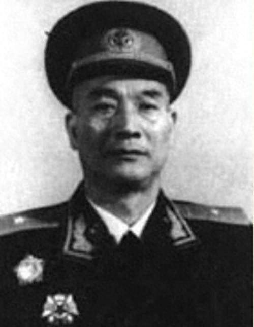 1955年周总理见到昔日救命恩人，直言军衔太低，恩人为何如此回答？1955年9