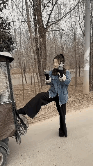 有一说一，我觉得小姐姐应该会一字马。