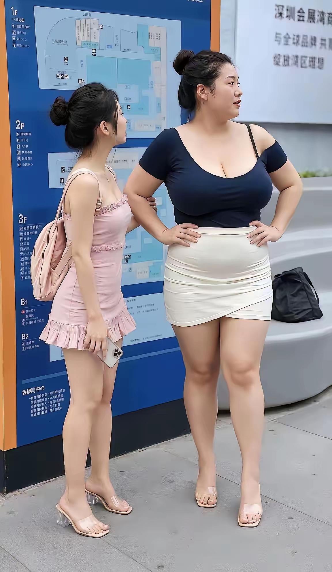 这两个姑娘怎么选