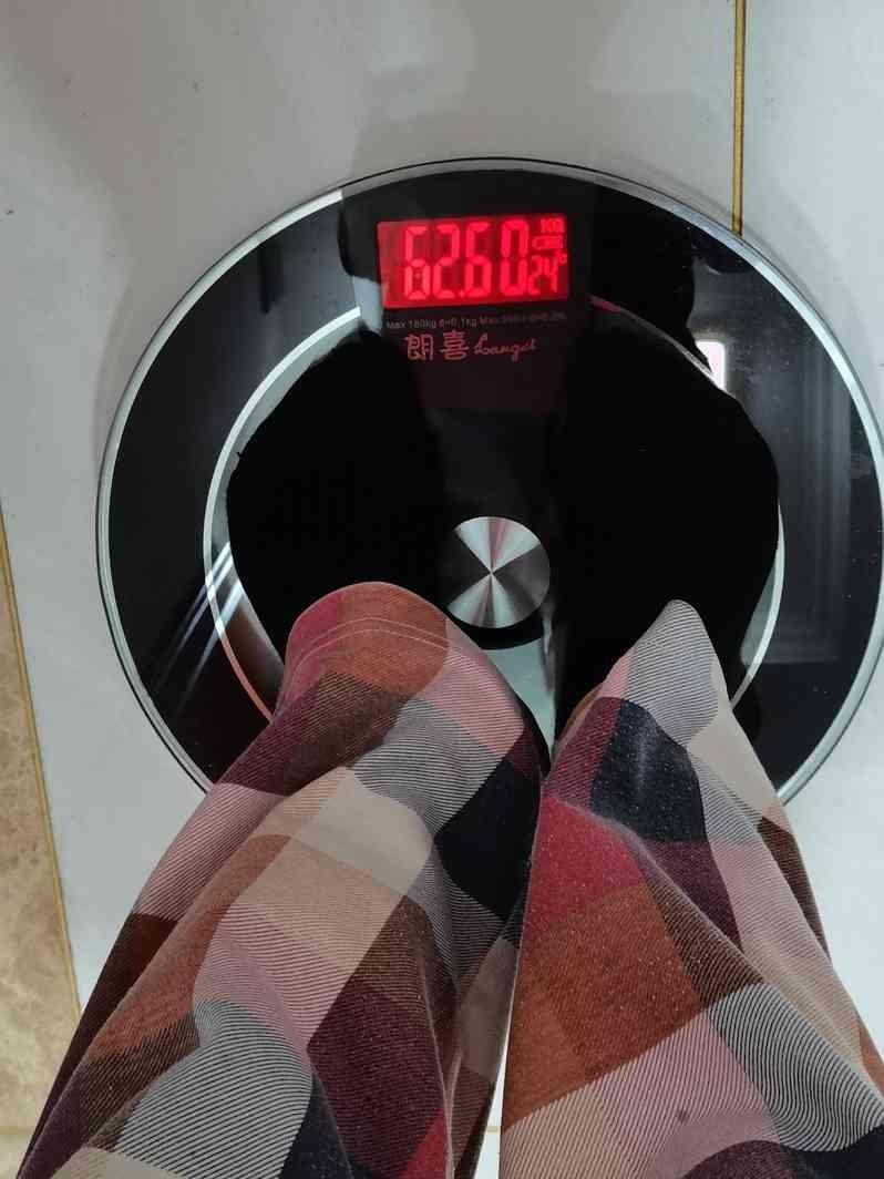 上个月120，减了一个月，现在122。这事儿听着都像诈骗。就是一篇普通的中年女