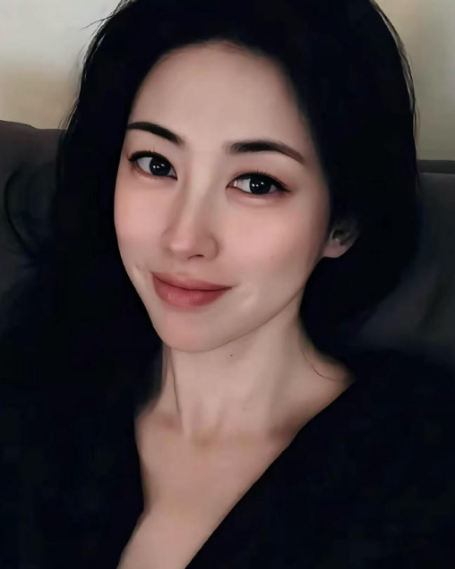 朱珠的松弛感真的杀疯了！那种明媚大气又自带慵懒的氛围