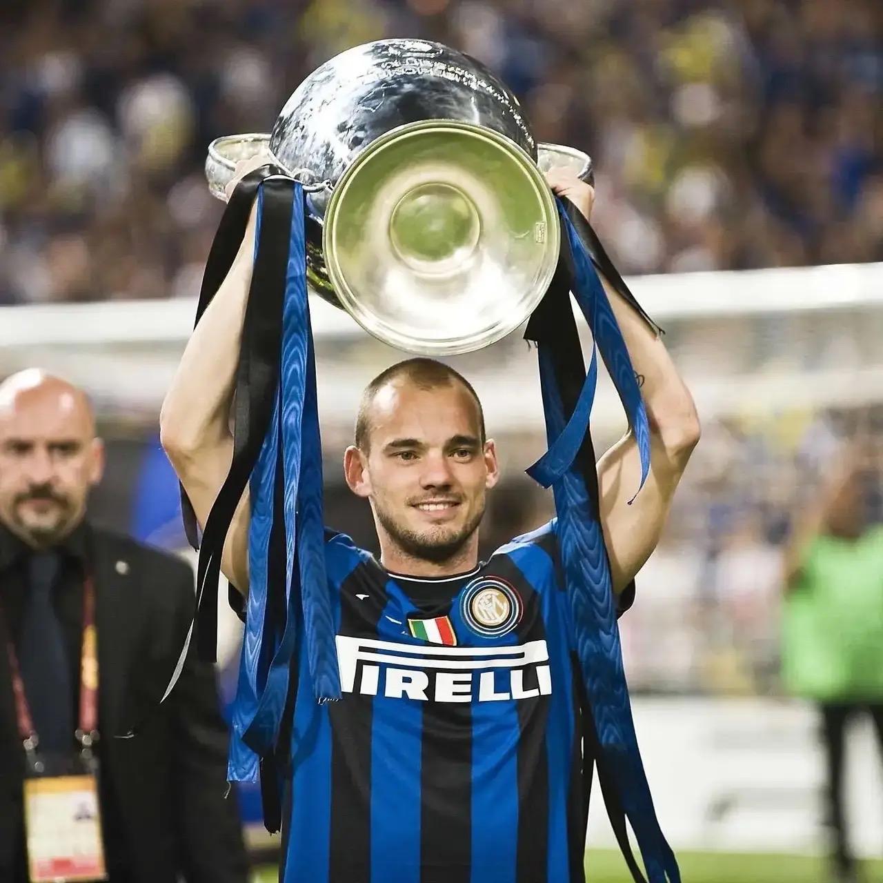 2010年的金球奖颁奖典礼，斯内德坐在台下，脸上带着一种我至今忘不掉的表情。不是