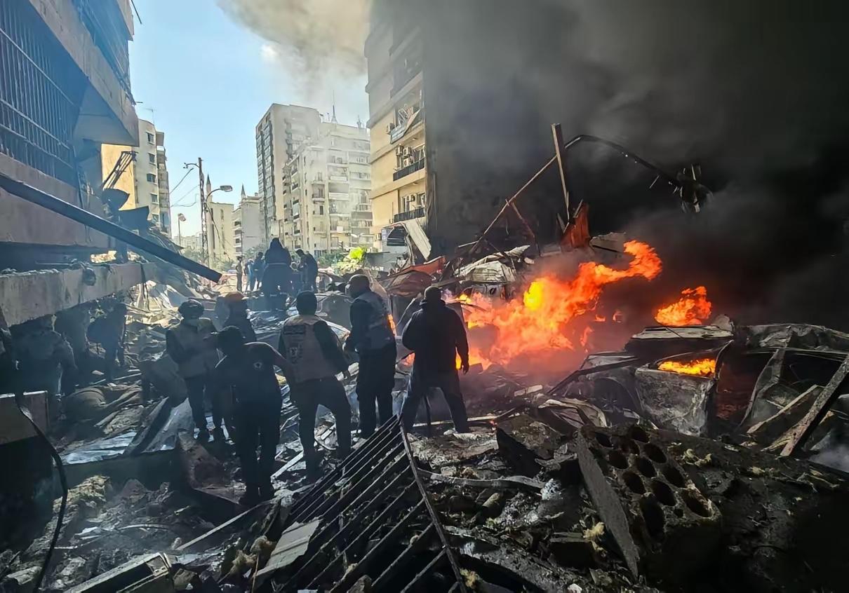 以色列狂轰滥炸，黎巴嫩血流成河，不到24小时，美伊再次撕破脸！刚签完字，炸弹