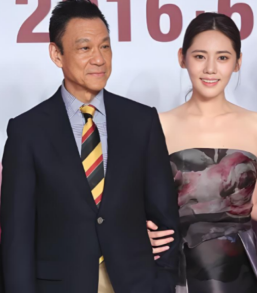 2011年，65岁的王学圻做出了一个震惊圈内外的决定不顾结婚40年的发妻孙昌宁